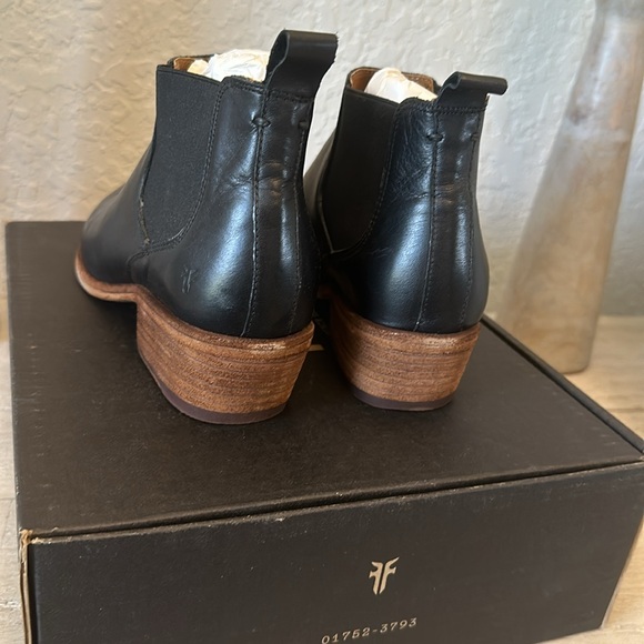 Frye Carson Chelsea booties Black Size 9 - Picture 5 of 12